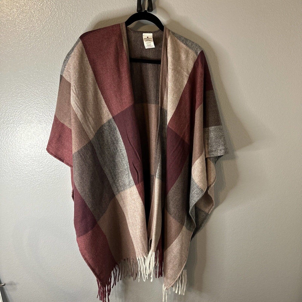 Woolrich Cozy Blanket Wrap Daphine Plaid One Size Dark‎ Pink Gray NWOT